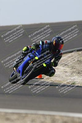 media/Nov-01-2025-TrackDaz (Sat) [[2b4d5192bc]]/B Group/1220pm (Turn 2 Outside)/